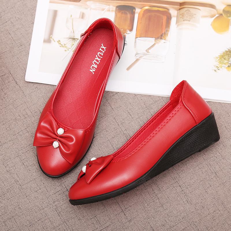 Модная женская обувь Женские туфли на плоской подошве Высококачественные замшевые туфли без застежек Острый носок Резиновые женские туфли на плоской подошве Балетки Horsebit Лоферы