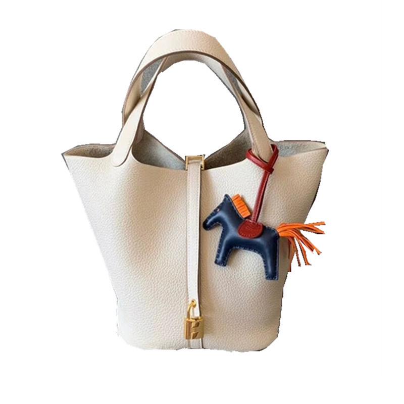 2025 Minimalist Veggie Basket Bag: Lychee Grain Cowhide, Fashionable & Spacious Handbag