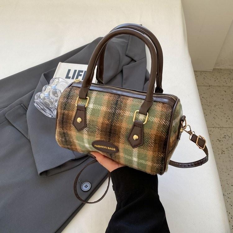 Stylish Large Capacity Plaid Shoulder Tote Bag For Women With Vintage Charm In Green