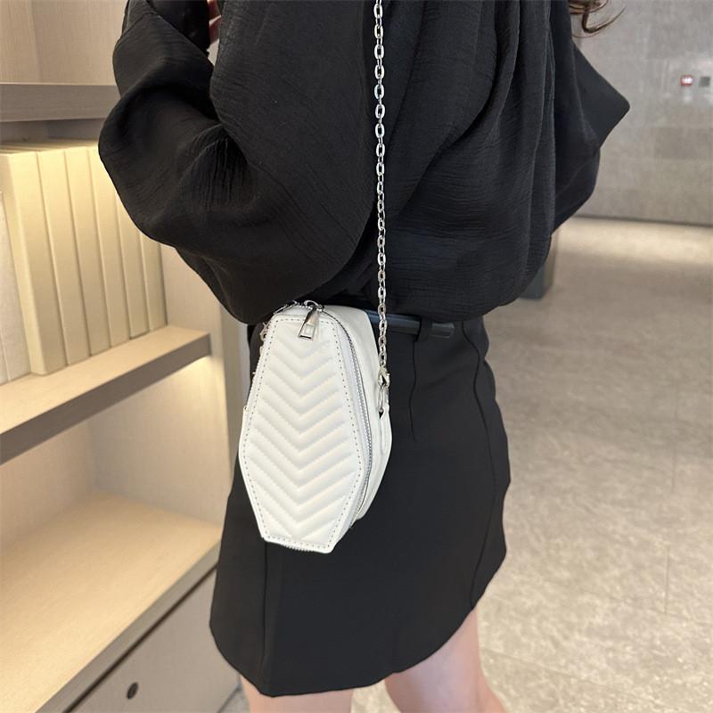 Chic Medium Sized Pu Shoulder Bag With Elegant Chain For Everyday Use