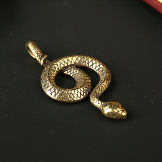 Брелок в стиле ретро в виде змеи, реалистичная резьба, кулон на удачу, китайский брелок на год змеи 2025, сумки, аксессуары для одежды