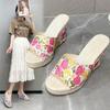 Летняя женская обувь, модные женские тапочки с открытым носком и цветными блоками на высоком каблуке, повседневная пляжная обувь большого размера с цветочным принтом