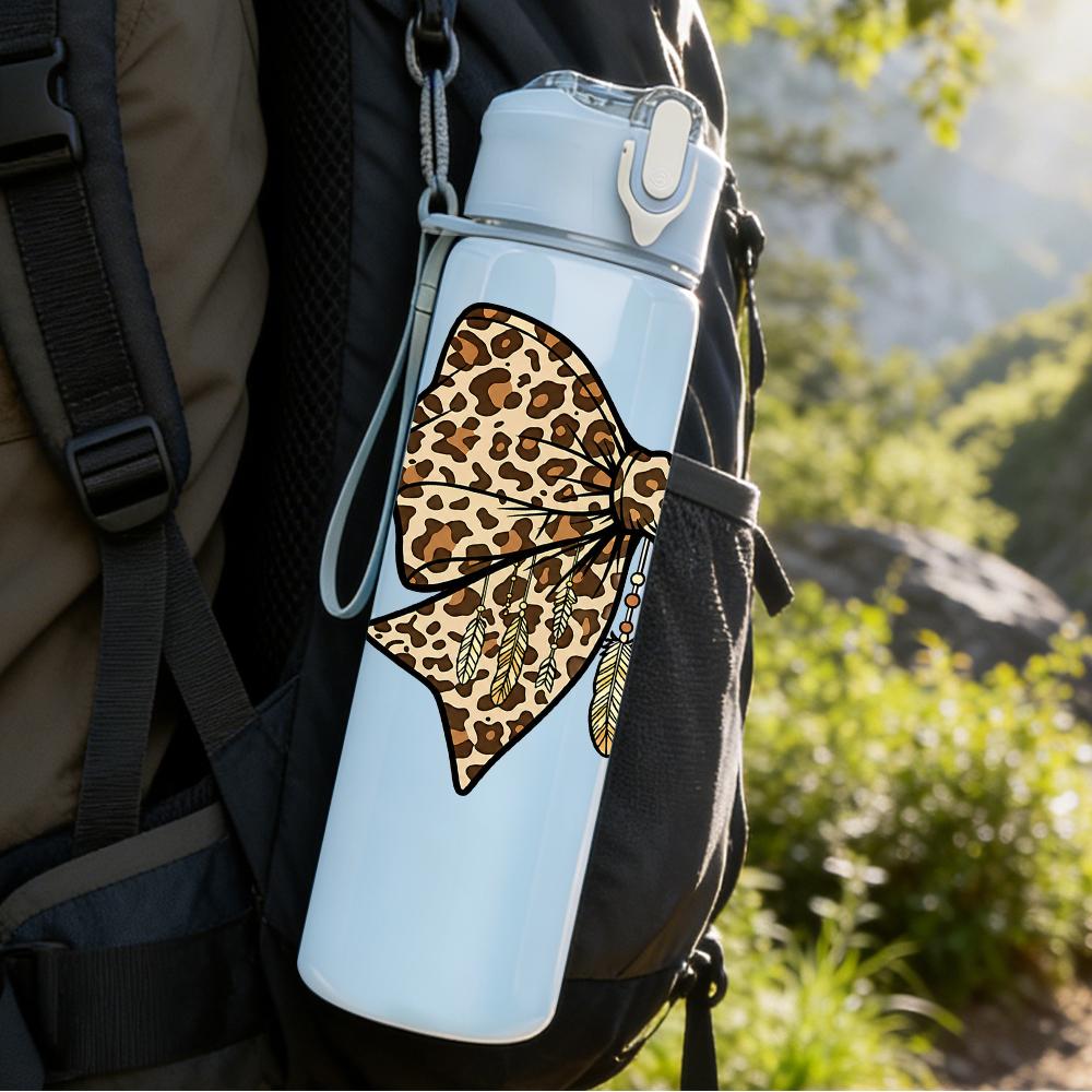 1PC Classic Leopard Print Bow 750ml Color Plastic Sports Water Bottle Leakproof Flip Straw Lid Suitable for Sports Office Home Use