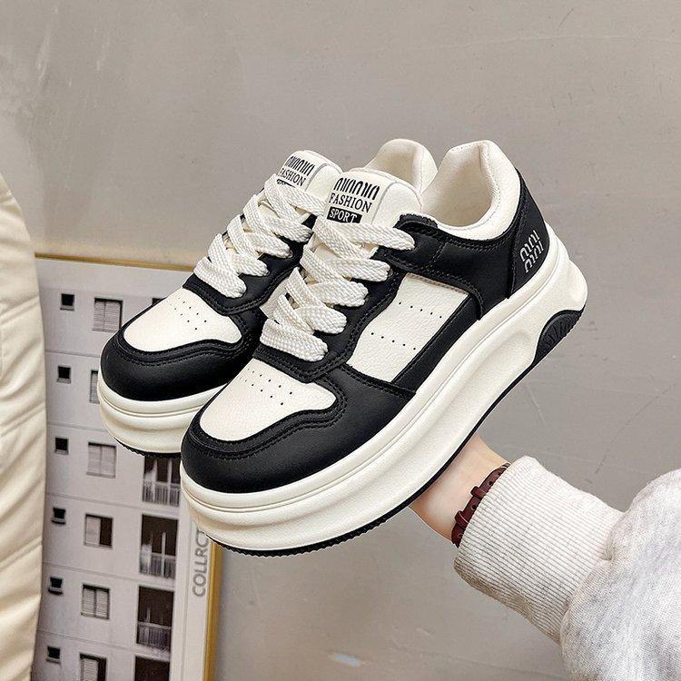 Женские белые туфли на платформе 2024 осень новые корейская версия модные универсальные увеличивающие рост мягкая подошва дышащие спортивные повседневные туфли