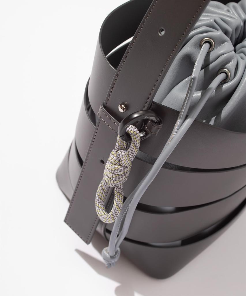 [FCE] НАПЛЕЧНАЯ СУМКА TECH LEATHER CAGE BUCKET