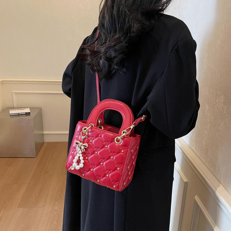 Rhombus Embroidery Thread Small Bag Women's Winter New High-end Fashion Shoulder Messenger Bag Texture Portable Small Square Bag
