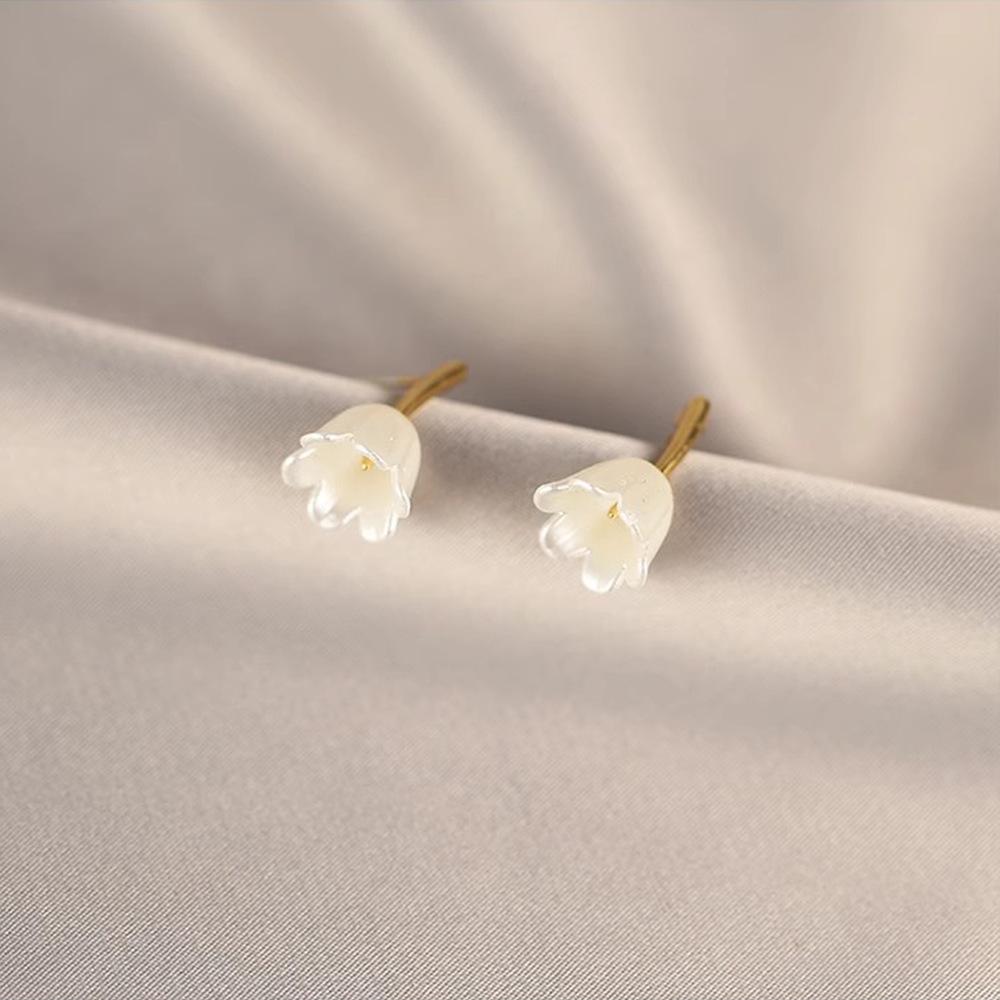 Light Luxury Exquisite Micro-inlaid Zircon Flower Earrings Elegant High-end Pearl Stud Earrings Niche Design Temperament Earrings