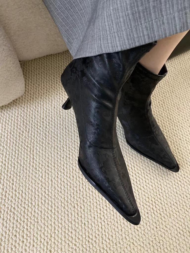 Модные женские ботильоны с острым носком и вышивкой 2024 года, новые поступления, тонкие туфли на среднем каблуке, черные, серебристые, туфли-лодочки для вечеринок, женские размеры 35-39