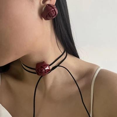 Ожерелья и подвески – Чокеры