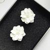 Модные белые антиаллергенные серьги с цветком, изысканные элегантные женские украшения, универсальные женские серьги в стиле бохо