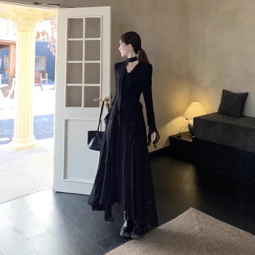 Plus Size Hepburn-Style V-Neck Ruffle Dress for Women - Elegant Autumn Slimming Black Dress