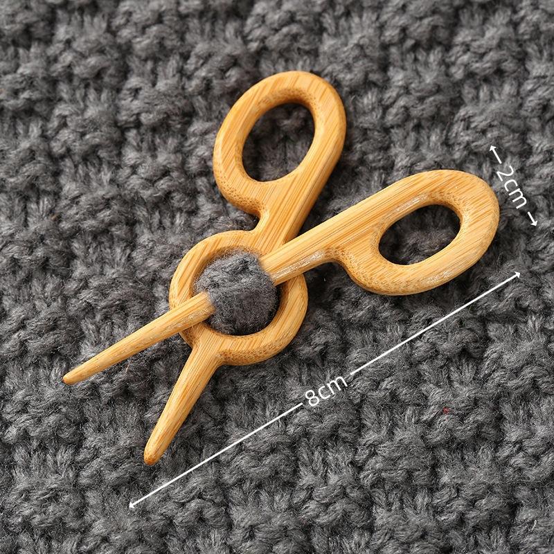 Brooch Pin with Woodenanimal Pattern