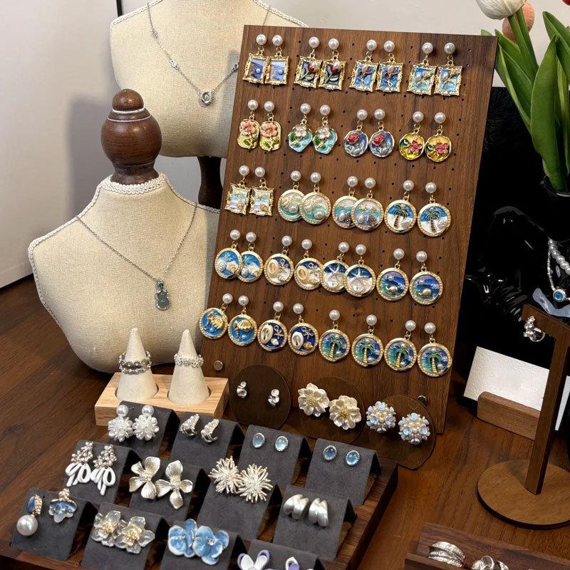 Vintage Steel Teardrop Cat Eye Earrings for Women - Retro, High-End, Versatile Fashion Ear Studs