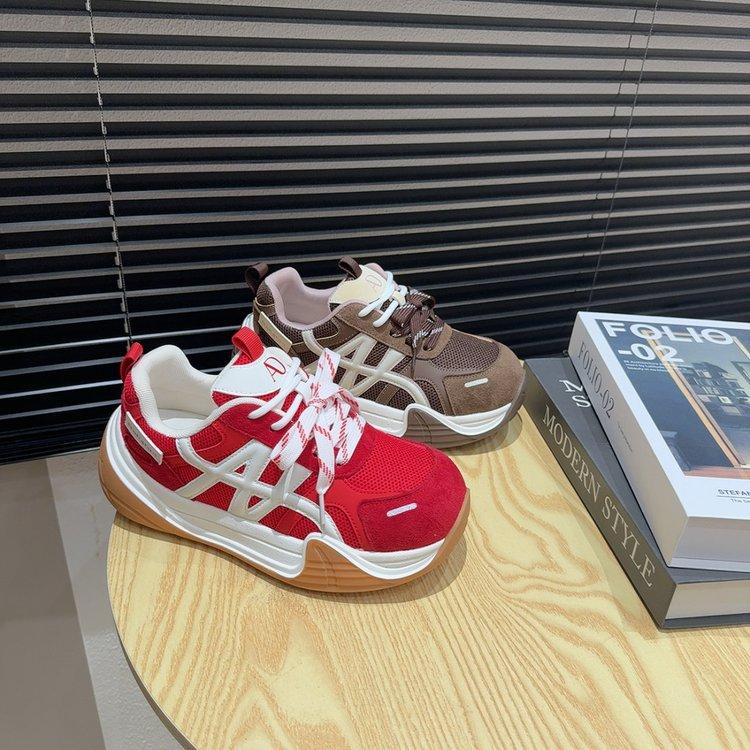 Кожаные платформенные немецкие тренировочные туфли женские 2025 осень новые на плоской подошве увеличивающие рост туфли ретро беговые повседневные спортивные туфли Форреста Гампа