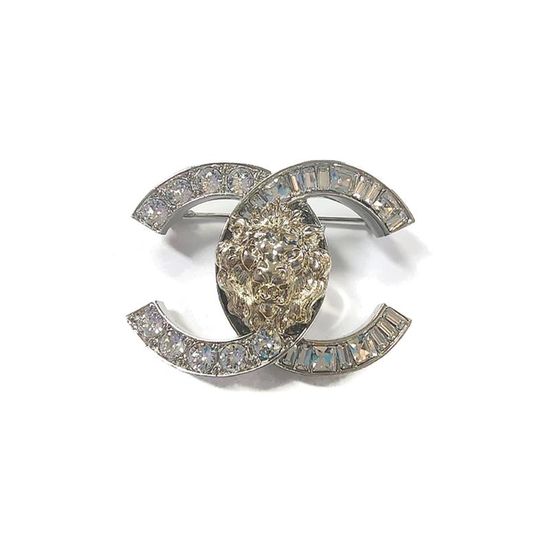 CHANEL Logo Lion Logo Brooch Men's and Women's Couple Style Silver