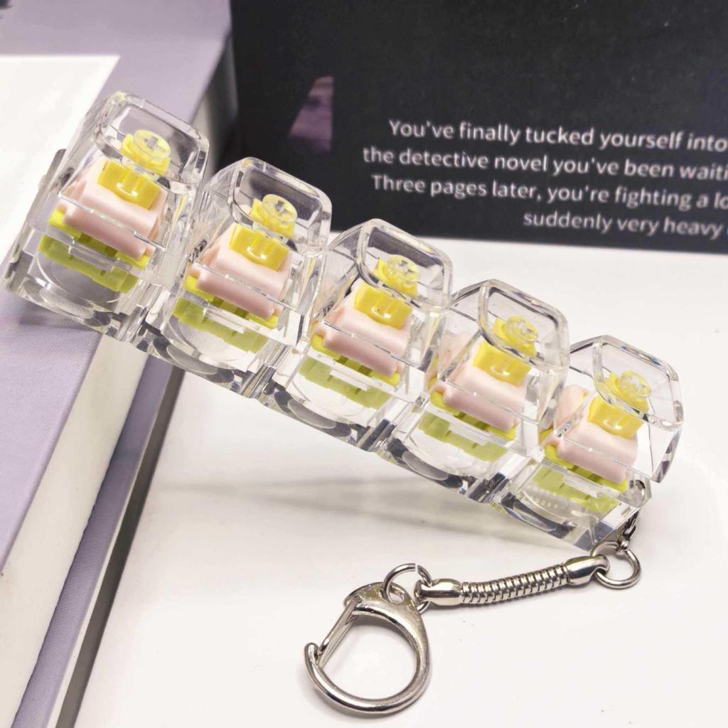 Брелок для ключей в виде бесшумной механической клавиатуры с 5,6 крестовыми переключателями и высокопрозрачными колпачками клавиш; Игрушка-антистресс.