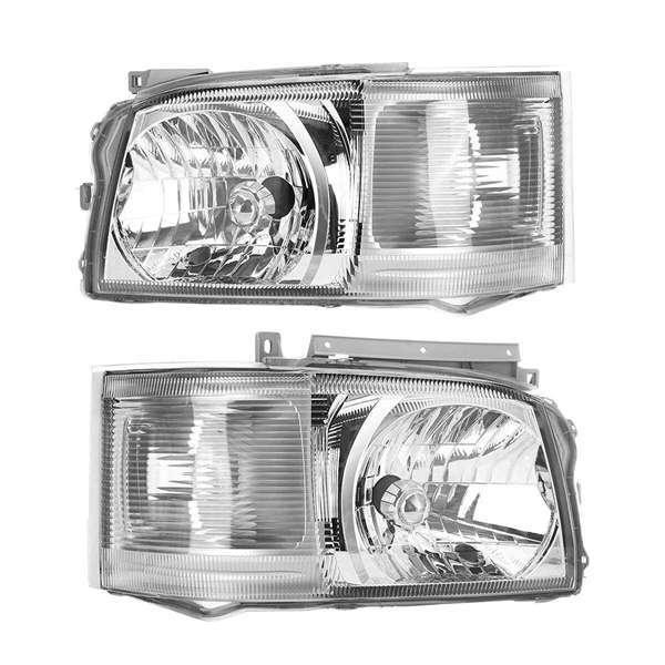 Накладка на правую переднюю фару для Toyota Hiace 2005-2010