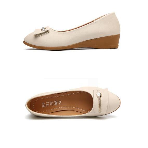 Women's Spring Summer Slip-on PU Single Shoes Solid Color Large Size Wedge Heel Doudou Shoes Lightweight Mother Casual Work Shoes