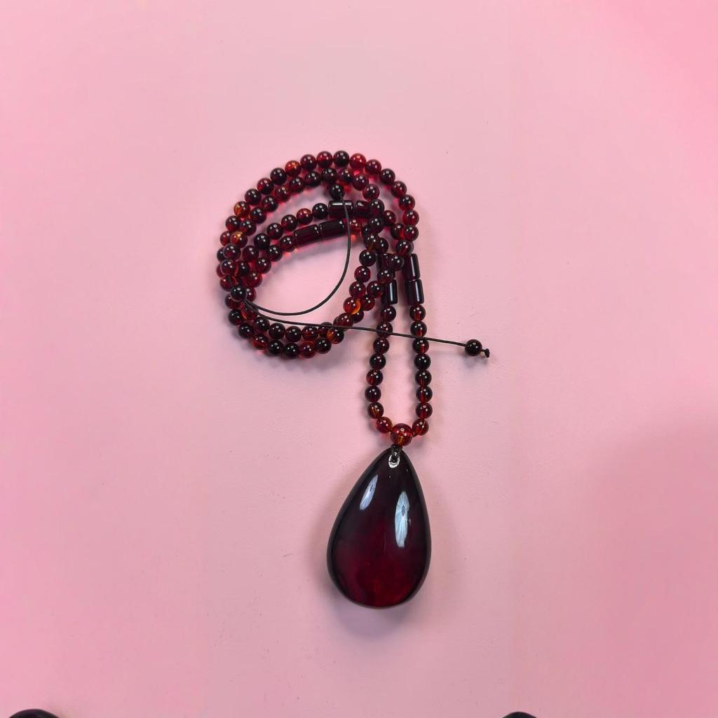 Женский Браслет из Квадратного Медового Воска с Кровяным Янтарём - Универсальное Украшение в Китайском Стиле