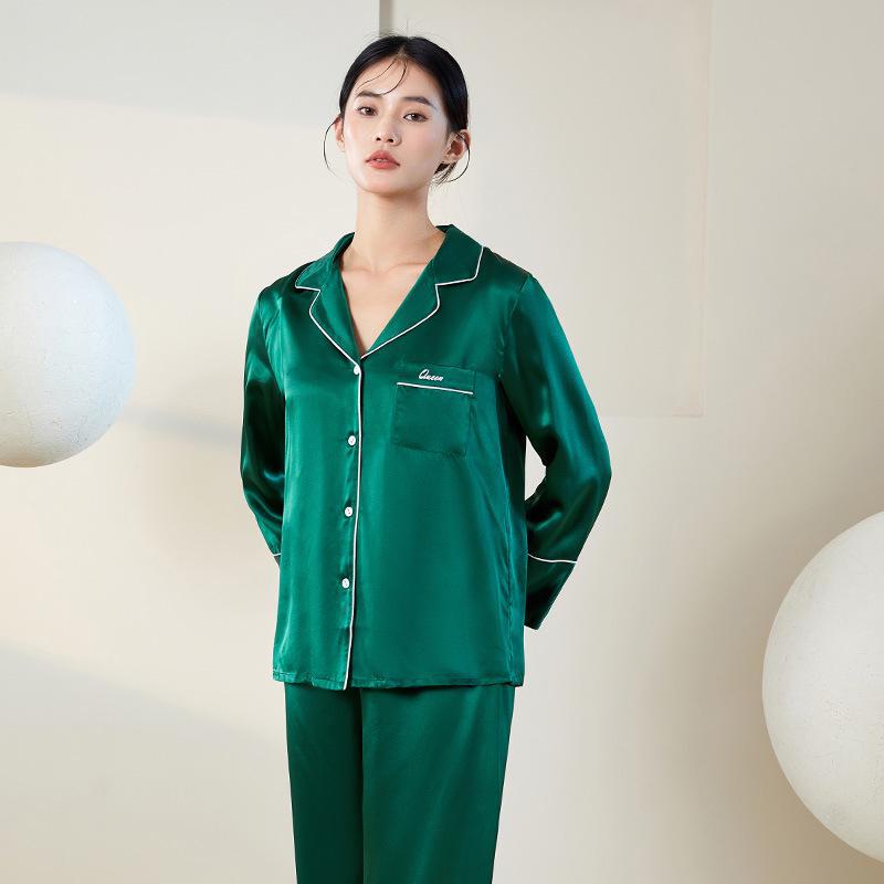 Yuyue Women's Long-Sleeved Mulberry Silk Pajamas: Breathable and Loose-Fitting Sleepwear for Spring and Summer.