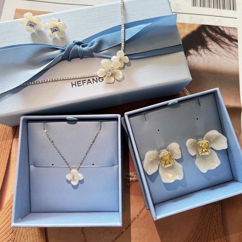 HEFANG Набор: Серебряное ожерелье с фрезией и серьги с цветочными драгоценными камнями - Женский японский/корейский стиль