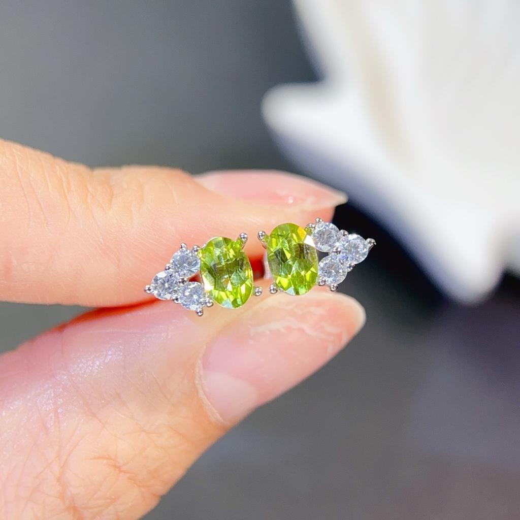Factory Low MOQ Vintage Natural Peridot Stud Earrings Classic CMA for Women's Engagement Party Gift