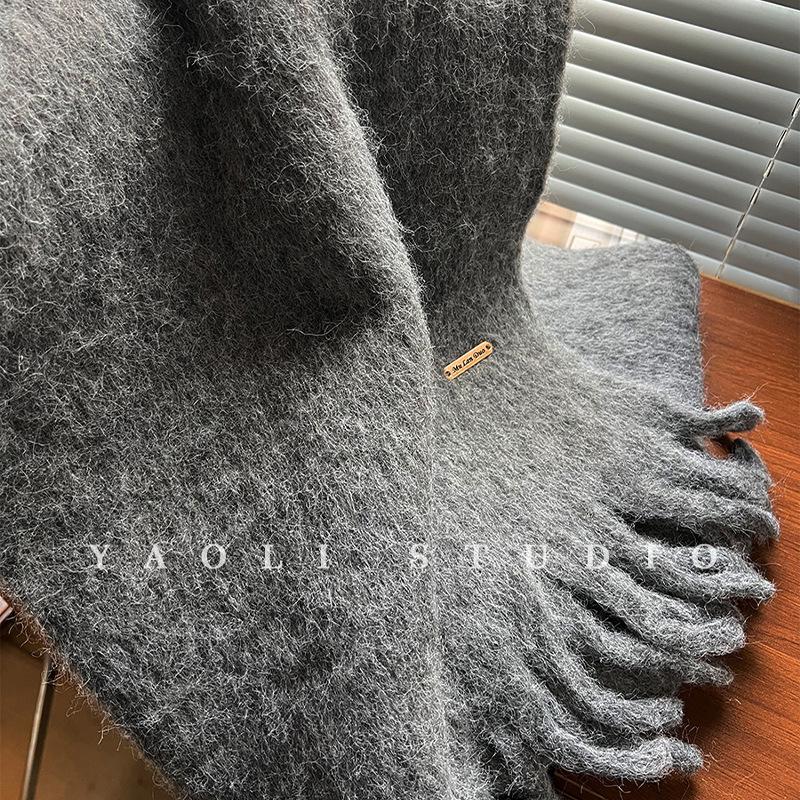 A Mid Gray Shawl and Scarf with A Solid Color and High End Feel Featuring Wool Is A Warm and Cold Proof Scarf for Women In Autumn and Winter