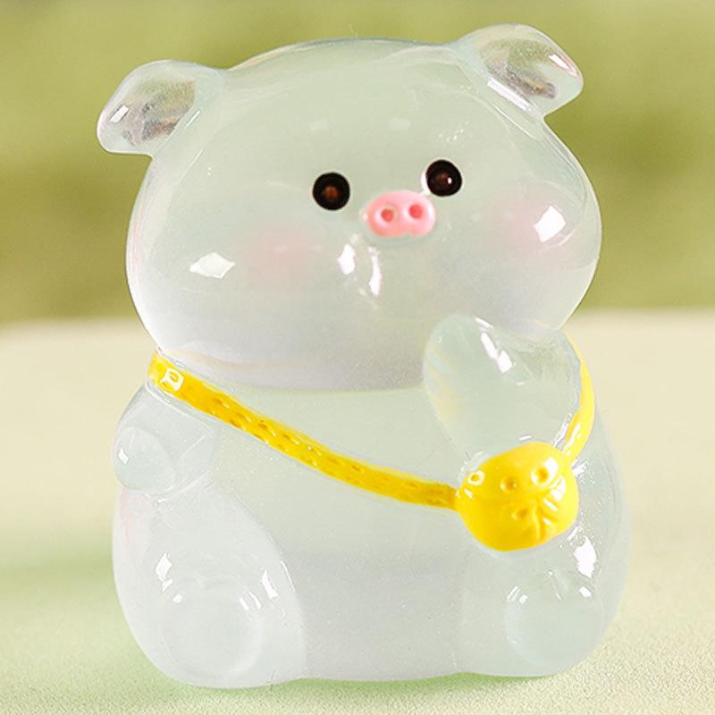 1Pcs Luminous Cartoon Pig Model Lovely Glow In Dark Display Stand Bookshelf Desk Decoration Micro Landscape Figure