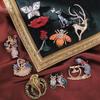 European and American Retro Baroque Animal Brooch: Ladies' Enamel Niche High-End Pin Suit Accessory
