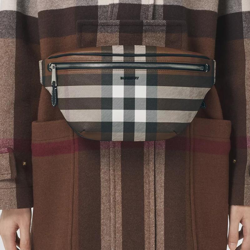 Burberry Сумка-кроссбоди на грудь из экологичного холста с темной клеткой Мужские сумки Темно-орехово-коричневый 80365591