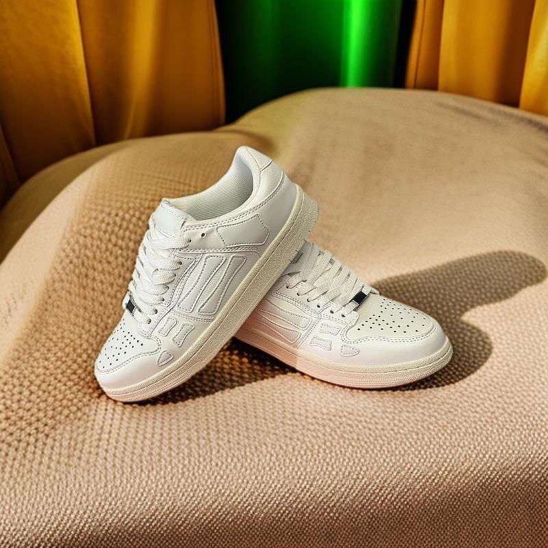 Retro Chic: 2025 Autumn/Winter Leather Low-Top Dirty Shoes for Couples