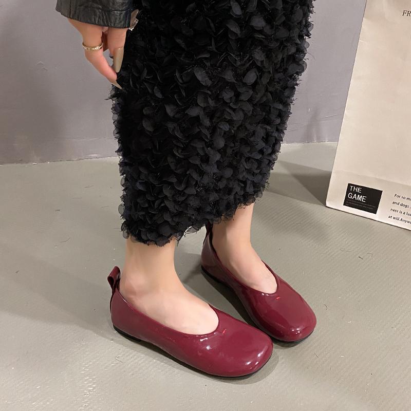 Мода 2024 года туфли из искусственной кожи с лаковым покрытием женские одинарные туфли на плоской подошве с круглым носком весна-осень балетки туфли суженные большие размеры