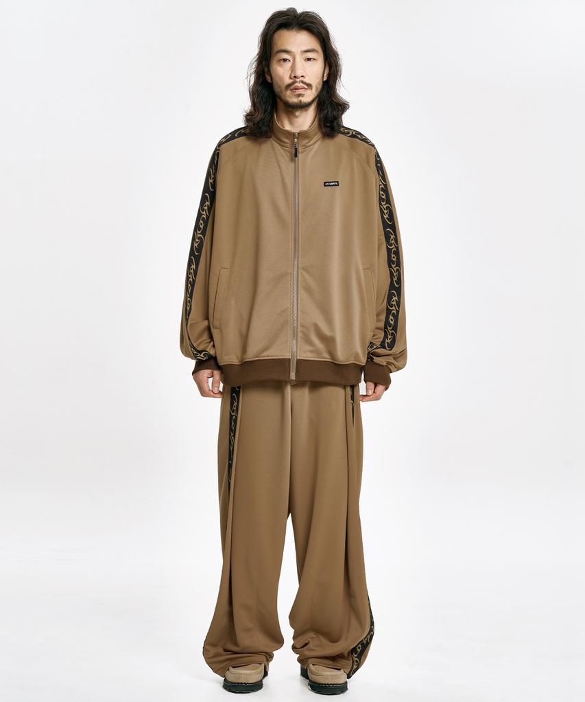 AJOBYAJO One Tuck Track Pants [Mocha]