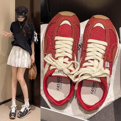 Модная женская обувь для бега 2025 Новые сетчатые дышащие повседневные кроссовки на шнуровке Нескользящие ретро спортивные туфли Универсальные кроссовки с низким верхом