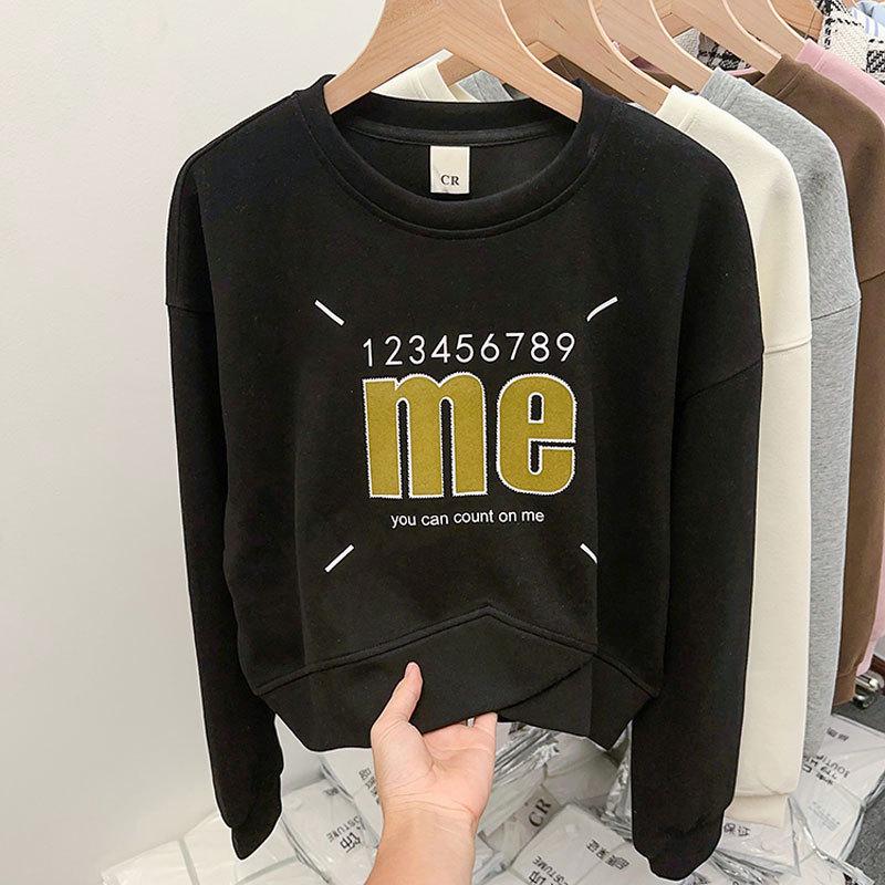 Большой американский принт, круглый вырез, длинный рукав, укороченный свитер