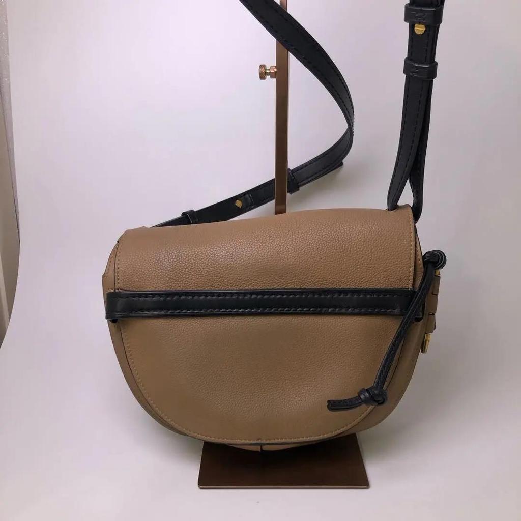 [Pre-Owned] Gate Small Brown Leather Crossbody Bag - Excellent #D0TJ4O