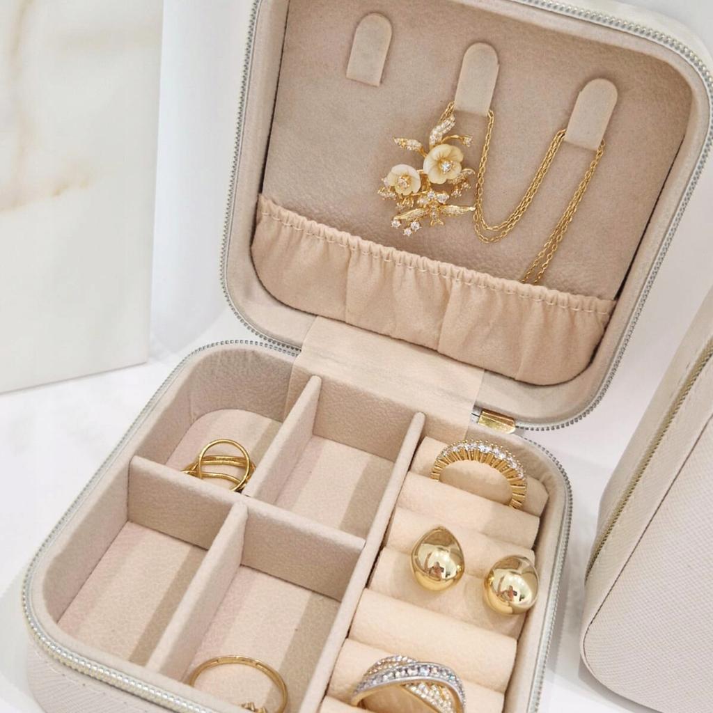 Beige Large Cream Jewelry Box + 3 Jewelry Wipes