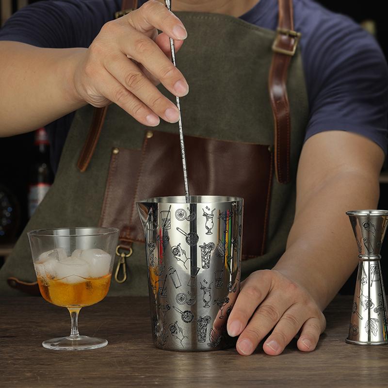 Стакан для смешивания из нержавеющей стали объемом 800 мл, который предпочитают как профессионалы, так и любители. Создавайте свои собственные фирменные коктейли.