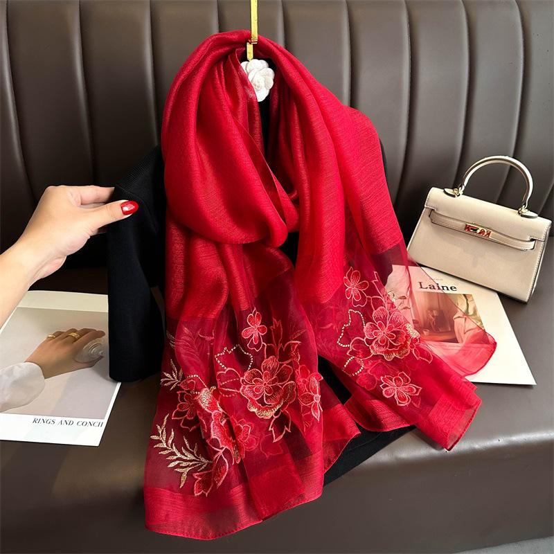 Шелковый вышитый шарф ручной работы: Элегантная шаль из шелка Mulberry на весну и осень