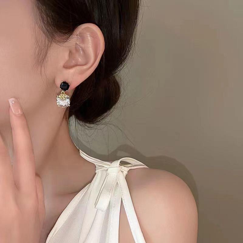 Exquisite and Luxurious Asymmetric Black and White Crystal Earrings, Suitable for Women's Luxury Accessories