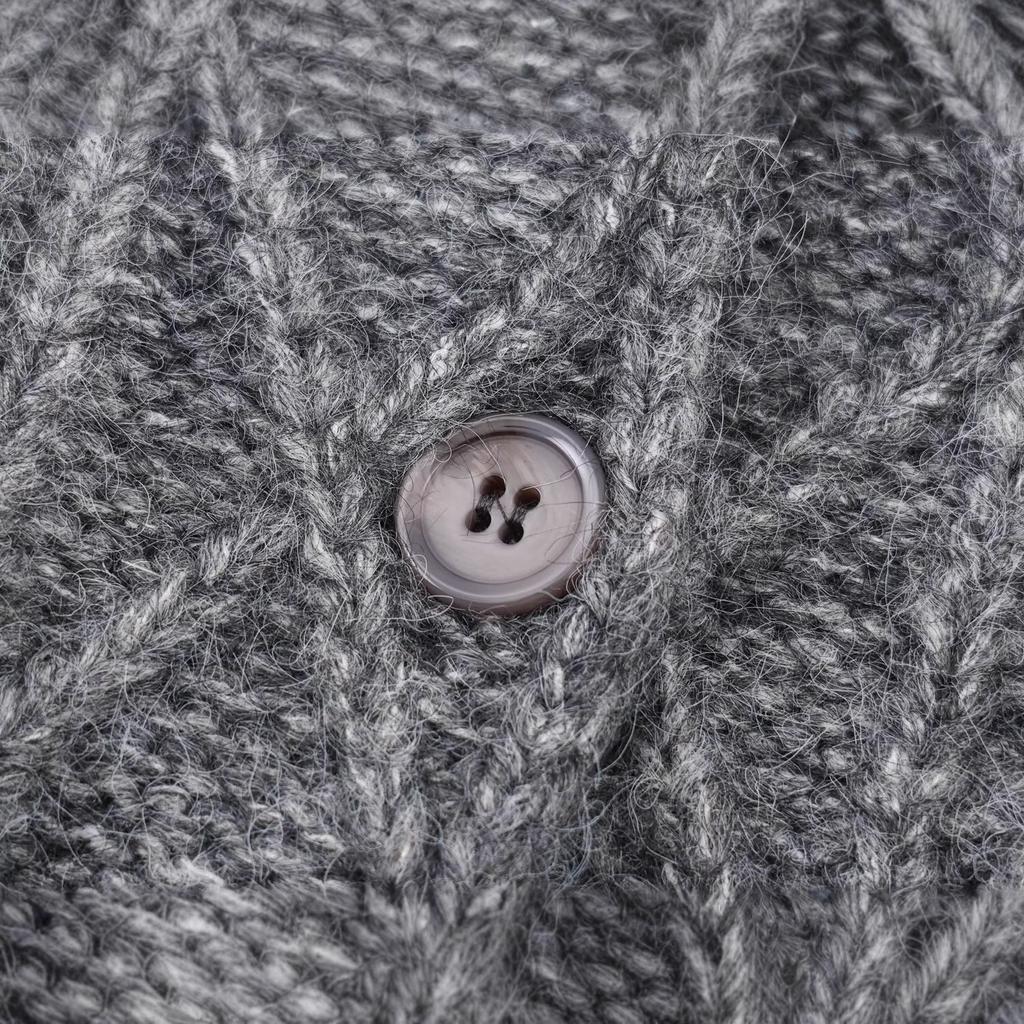 Beautiful style, wholesale women's clothing, fashionable and versatile temperament, casual gray fringed thickened sweater
