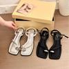 Barlow Fantasy! Stylish Square Head Metal Buckle Cover Toe Thick Heel Sandals Women's 2025 Summer New Korean Version Flat Sandals