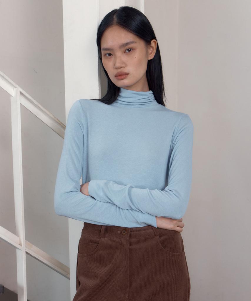 38COMEONCOMMON Soft Slim Turtle-Neck Top (Sky Blue)