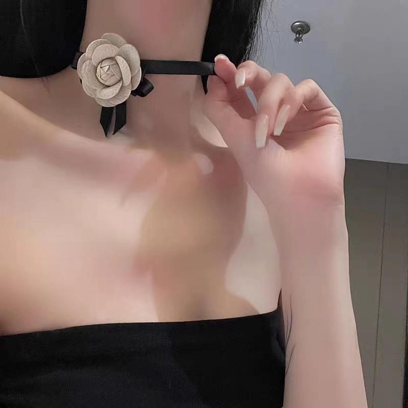 Love Heart Rivet Punk Choker Necklace - Y2K Subculture Clavicle Chain