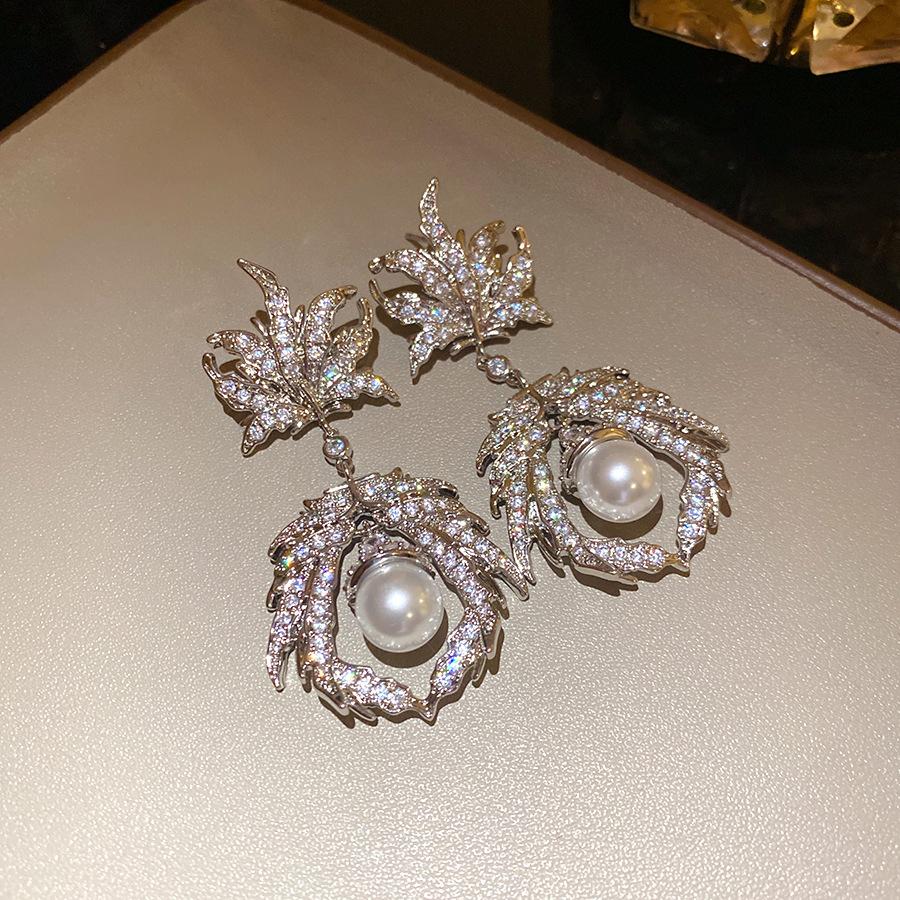 Retro Zircon Leaf Pendant Earrings Delicate Stylish Women Jewelry