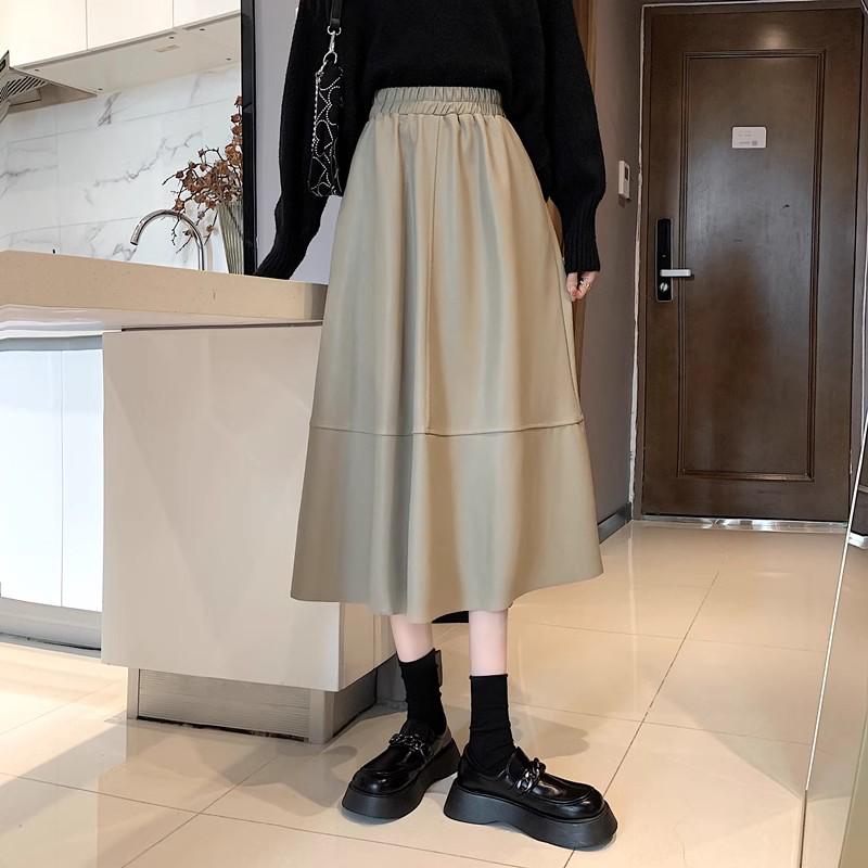 Women's Khaki A-Line Leather Skirt, Autumn/Winter 2025, High-Waisted, Mid-Length, Petite Hip-Hugging Umbrella Skirt
