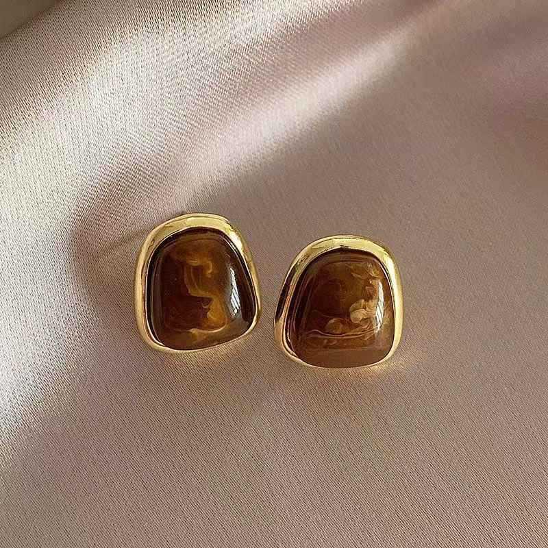 2025 Осень/Зима Женские Высококлассные Простые Серьги: Универсальный дизайн с системой цветов Майяра