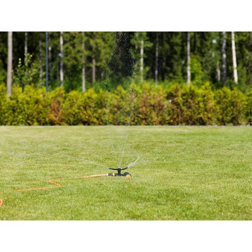 Fiskars Pulsating Rotating Garden Sprinkler on Wheels, Metal, 500M2