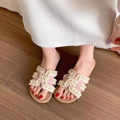 Слипоны Xiaoxiangfeng на плоской подошве женские лето 2025 новинка уличная мода жемчуг мягкая подошва французские с юбкой крутые тапочки
