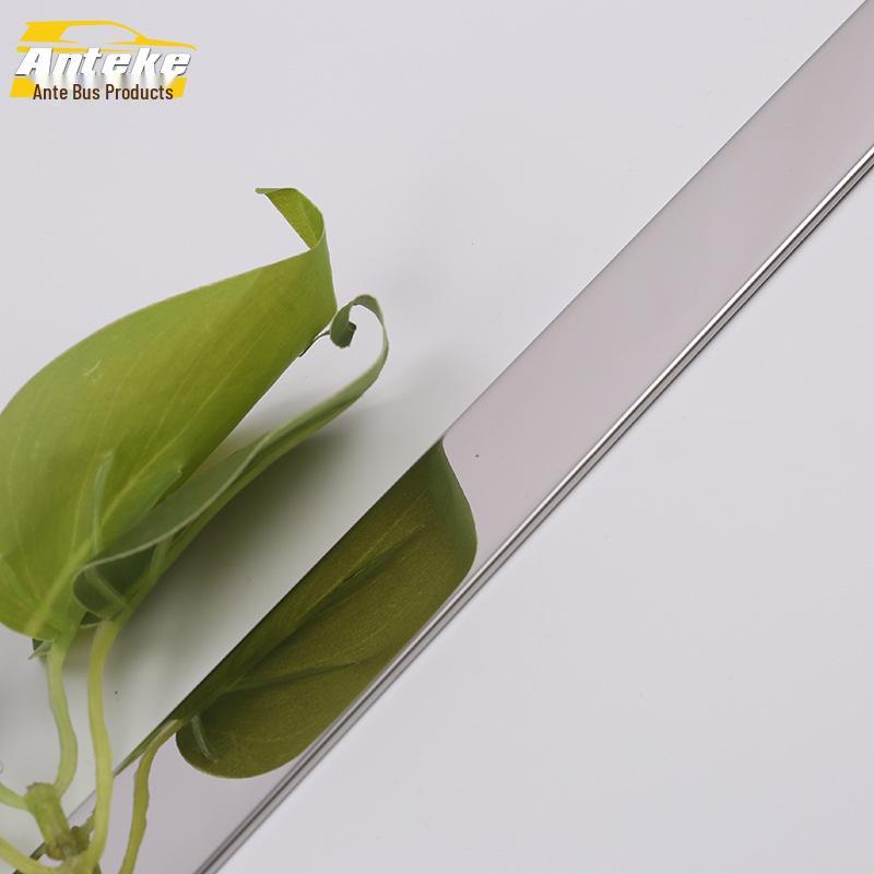 10-13 Passat Задняя накладка на дверь багажника и защита бампера